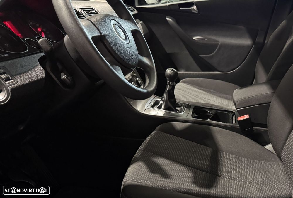 VW Passat Variant 1.6 FSi Trendline - 24