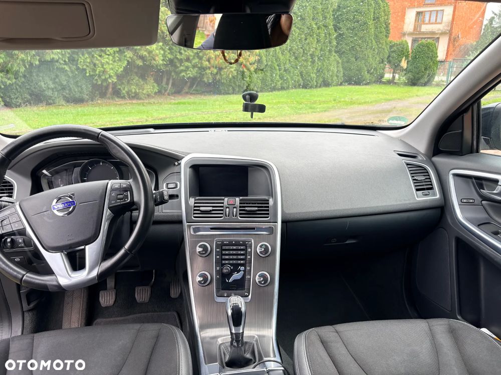 Volvo XC 60 D4 Momentum - 8