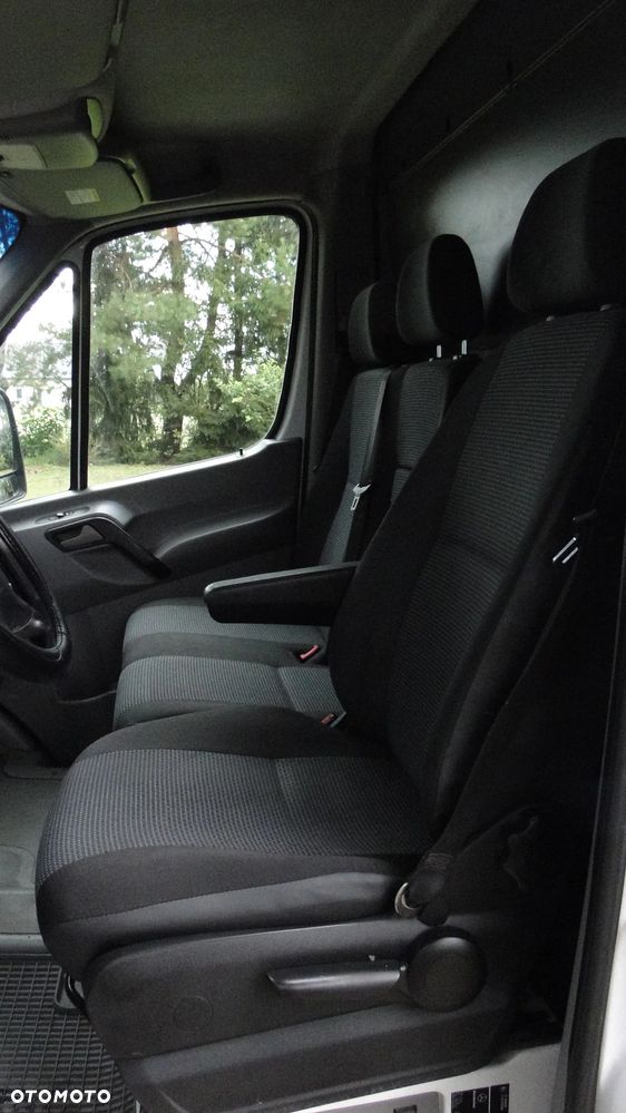 Mercedes-Benz Sprinter - 13