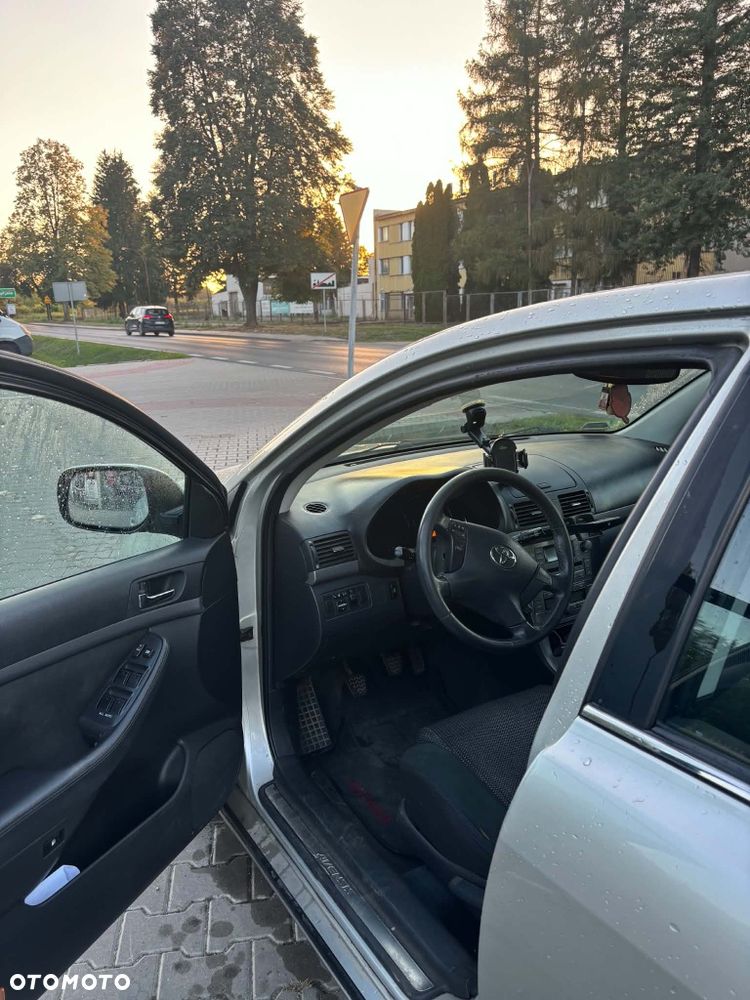 Toyota Avensis - 6