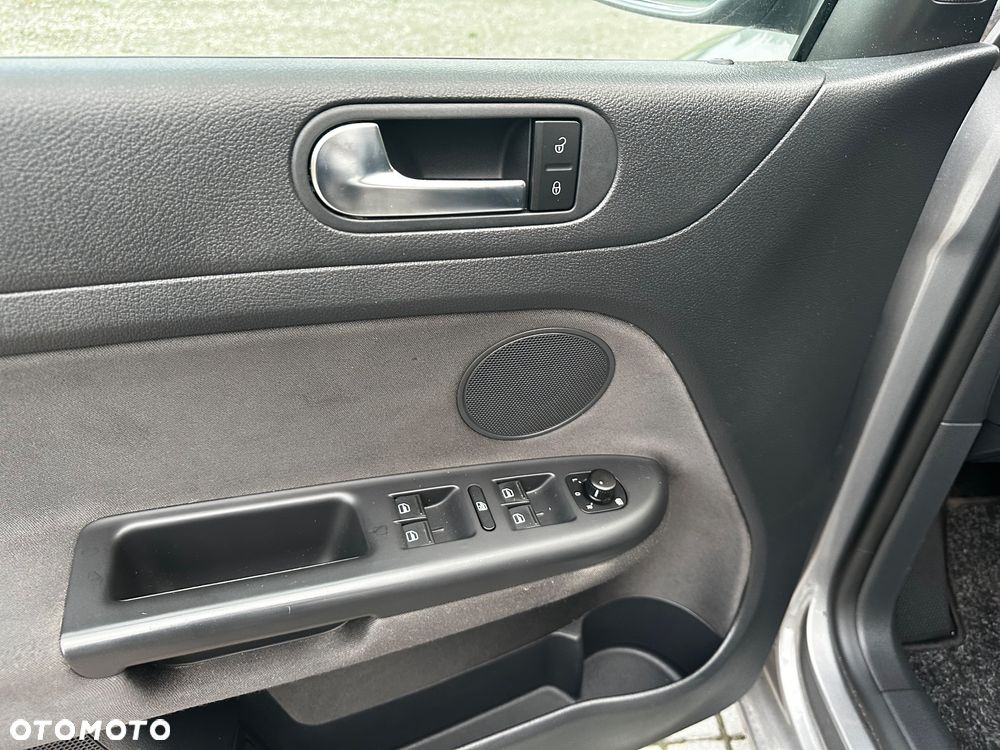 Volkswagen Golf Plus 1.6 TDI BlueMot Comfortline - 21