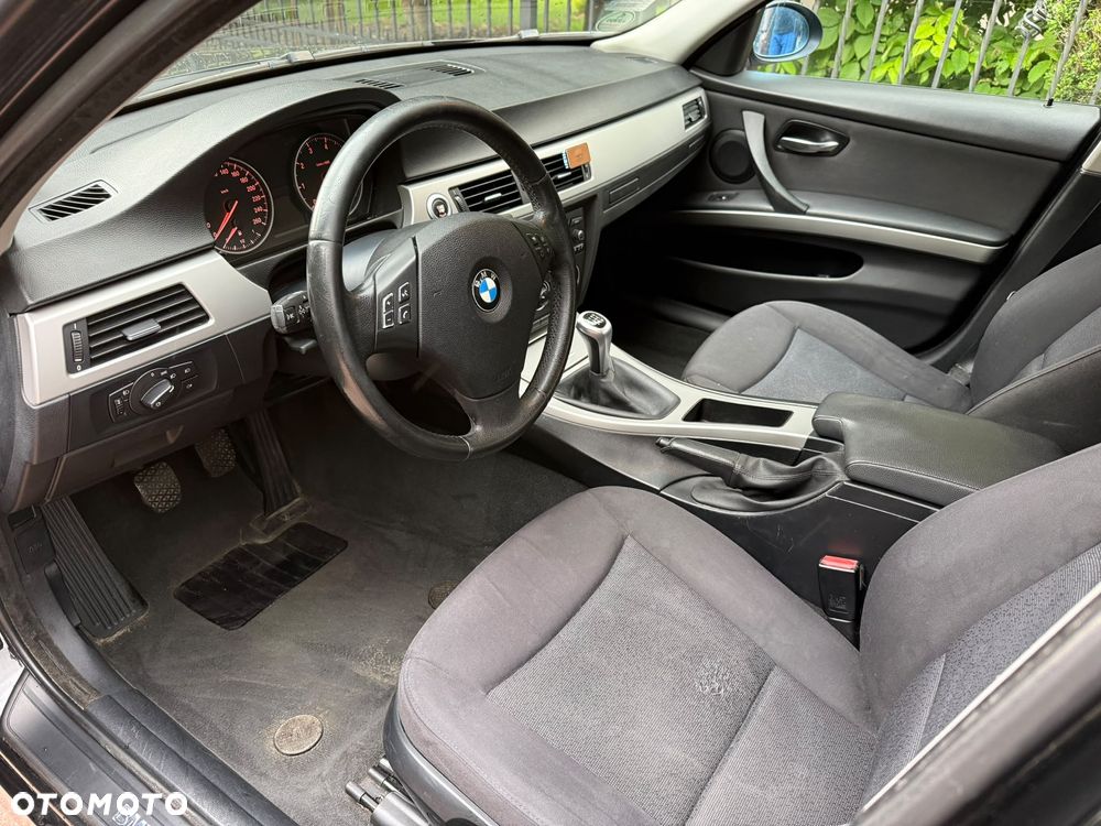 BMW Seria 3 318i - 10