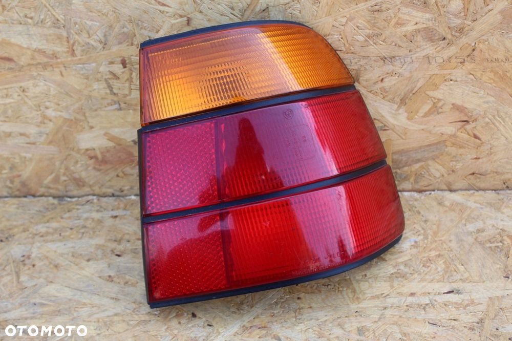 Lampa tylna w błotnik PRAWA BMW e34 touring kombi - 1