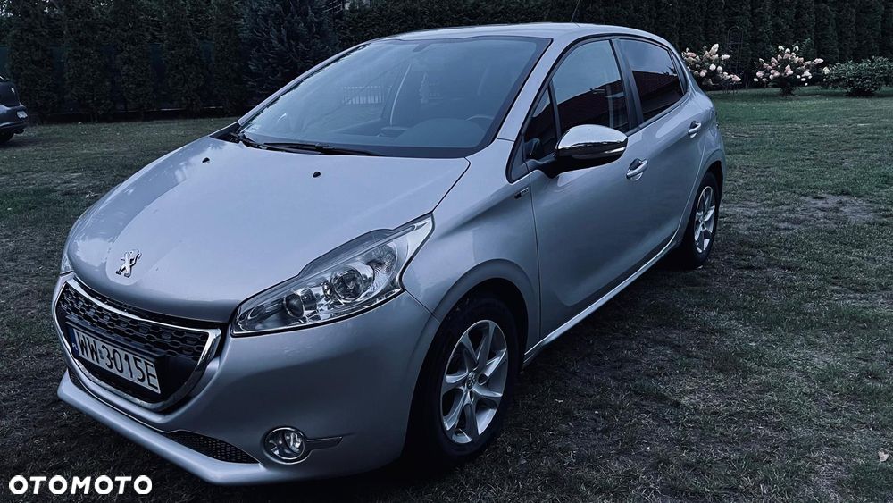 Peugeot 208 2015 photo 3
