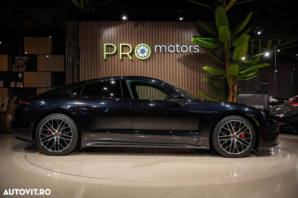 Porsche Taycan 4S - 12