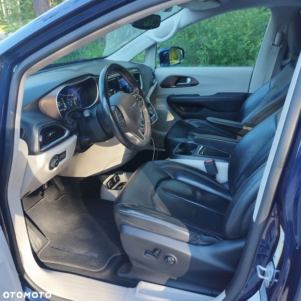 Chrysler Pacifica - 5