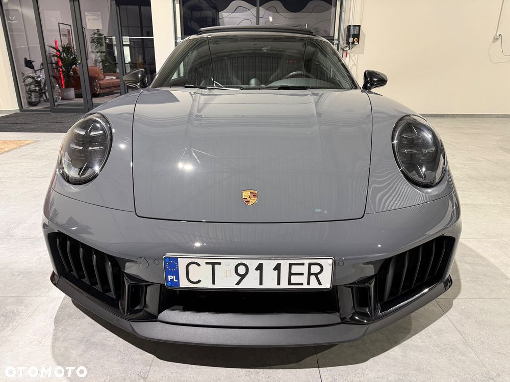 Porsche 911 Carrera T-Hybrid 4 GTS - 12