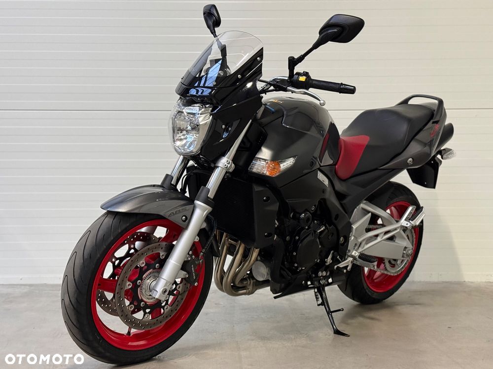 Suzuki GSR - 7