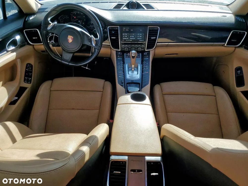 Porsche Panamera - 8