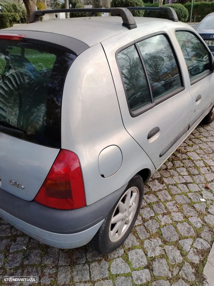 Renault Clio 1.9 DTi RXE - 8