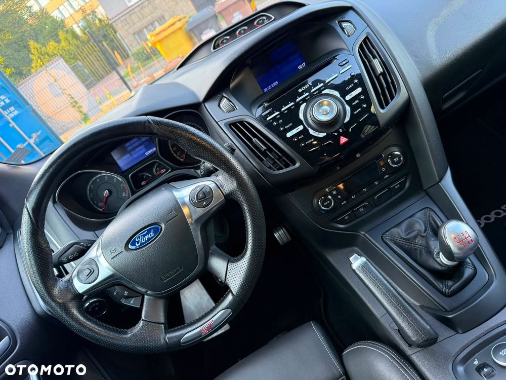 Ford Focus 2.0 EcoBoost ST mit Leder-Exclusiv-Paket - 15