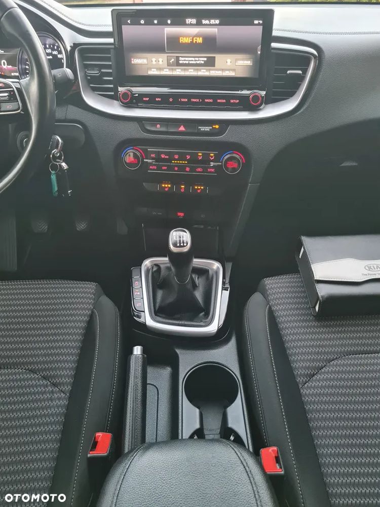 Kia Ceed 1.5 T-GDI Business Line - 19