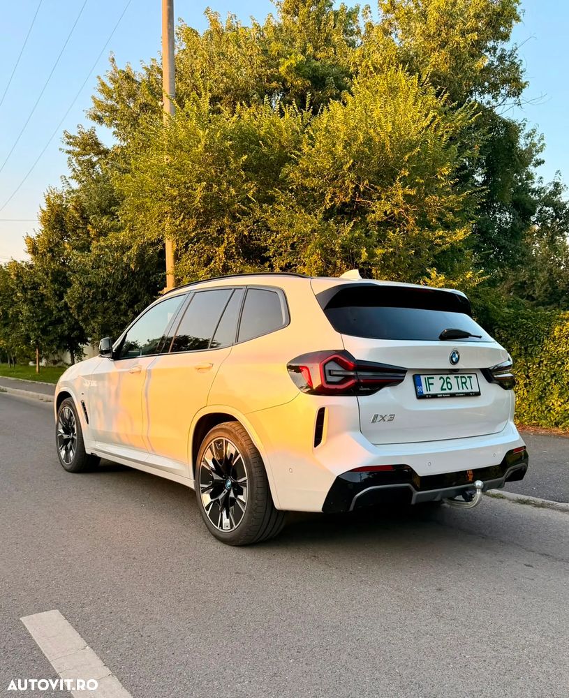 BMW iX3 - 13