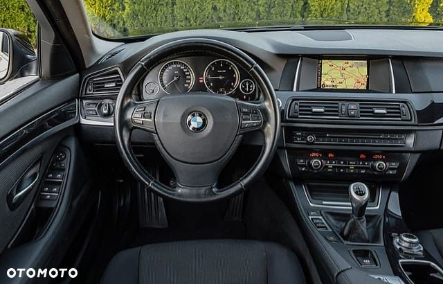 BMW Seria 5 525d - 25