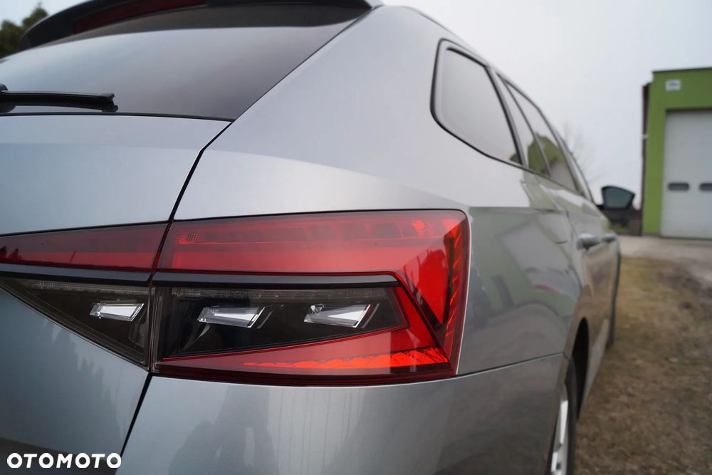 Skoda Superb 2.0 TDI DSG Sportline - 33