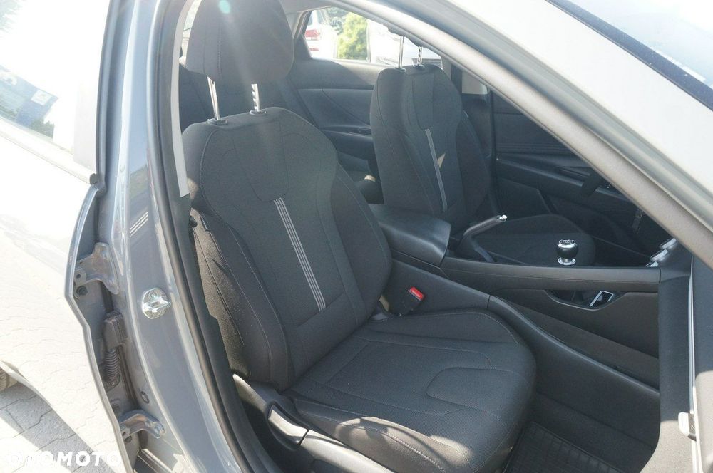 Hyundai Elantra 1.6 Modern - 28