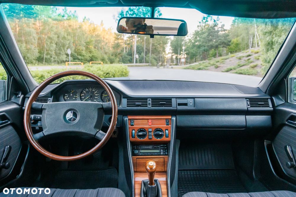 Mercedes-Benz W124 (1984-1993) - 25
