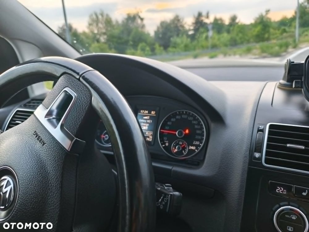 Volkswagen Touran - 11