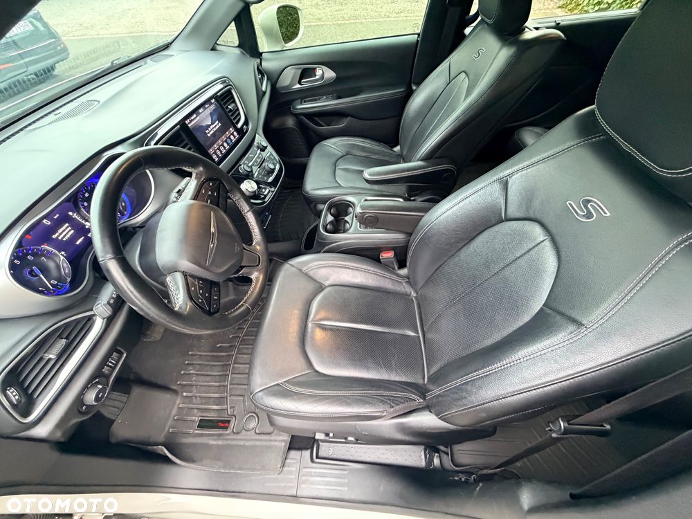 Chrysler Pacifica - 15