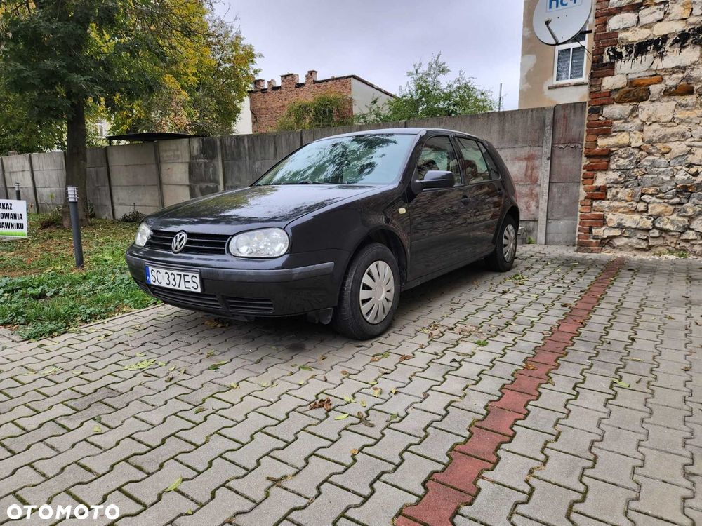 Volkswagen Golf - 1