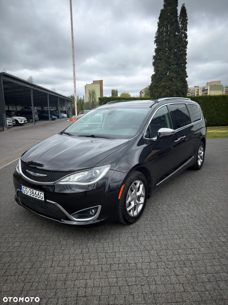 Chrysler Pacifica - 1