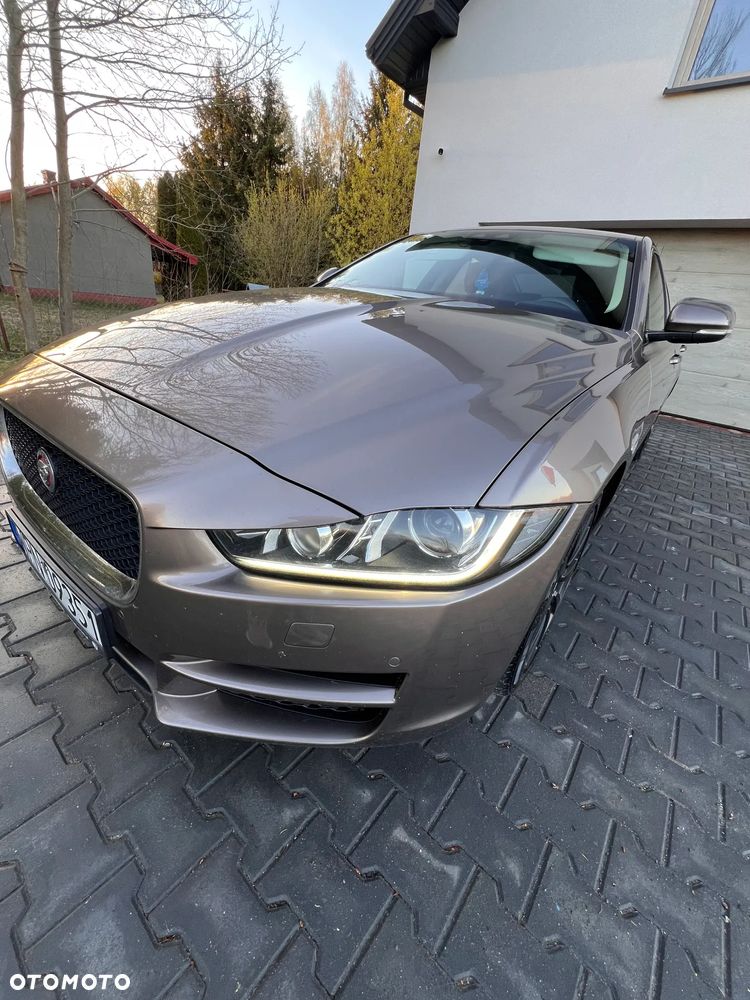 Jaguar XE 2.0 T Pure - 11