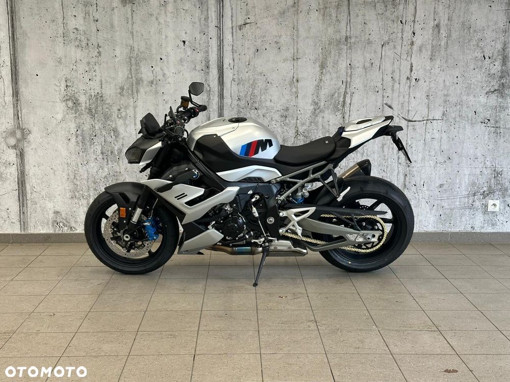 BMW S - 6