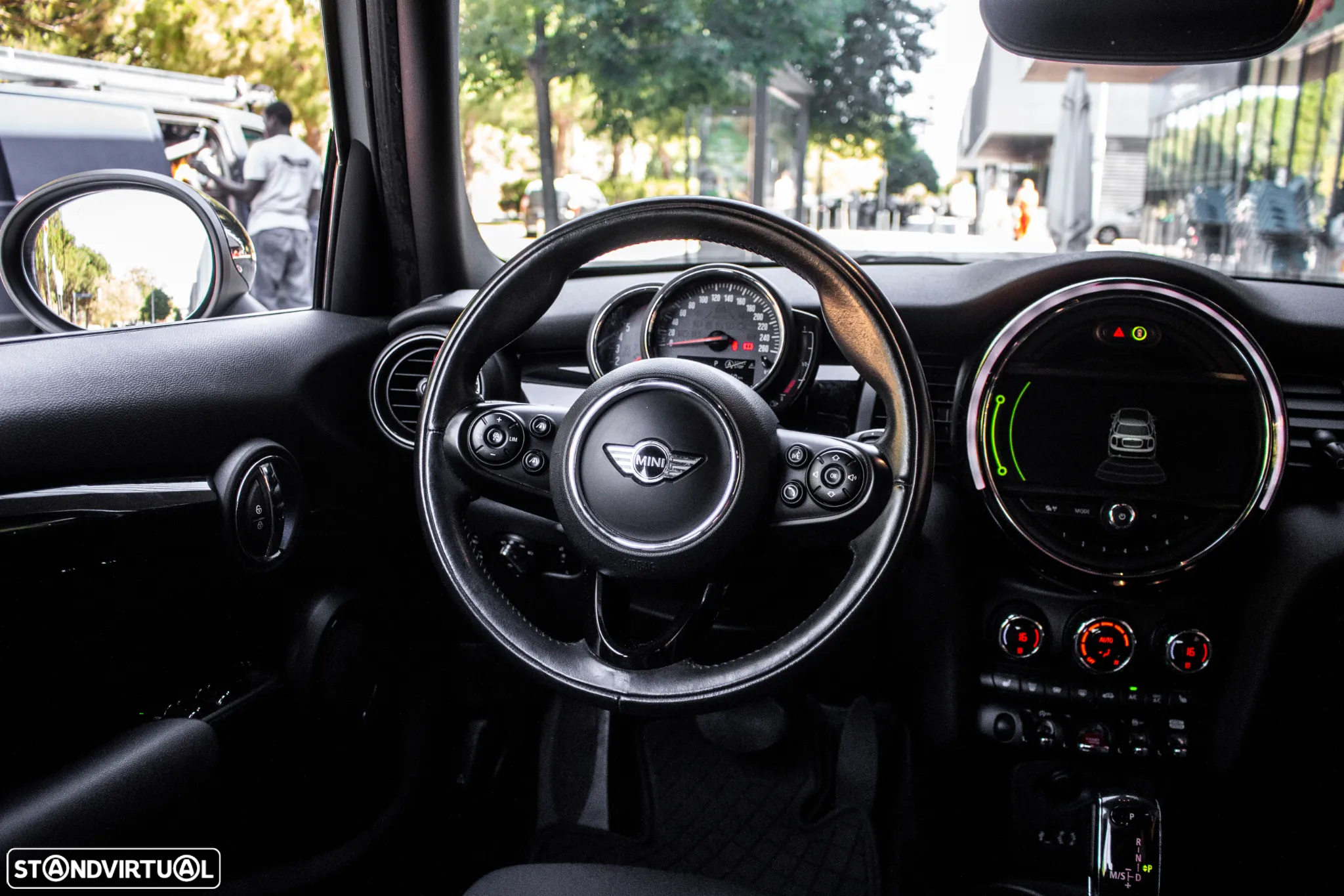MINI 5 Portas Cooper SD Aut. - 33