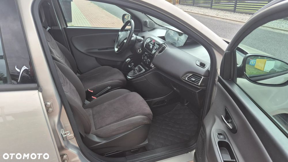 Lancia Ypsilon Y 1.2 8v Platinum - 11