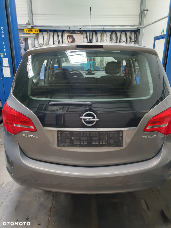 KLAPA MERIVA II B Z40W