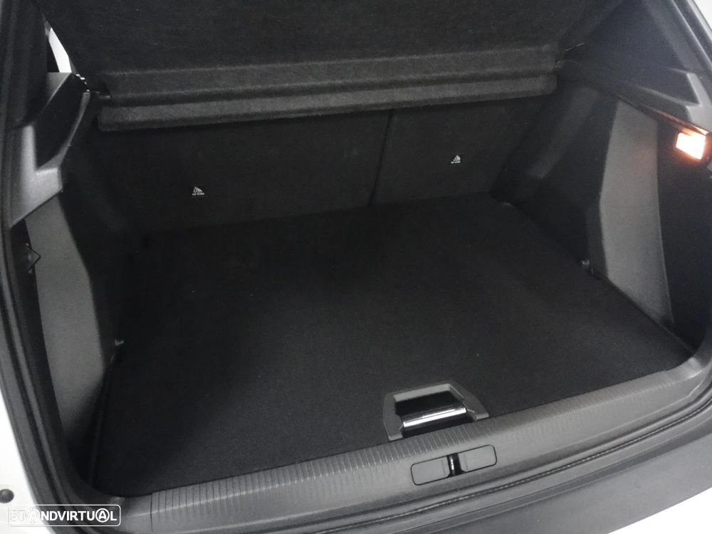 Peugeot 2008 PureTech 130 EAT8 GT - 17