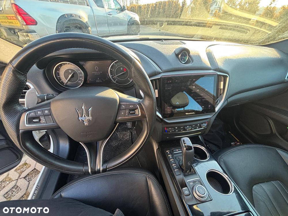 Maserati Ghibli S Modena - 12
