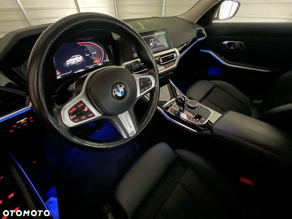 BMW Seria 3 318d mHEV - 12