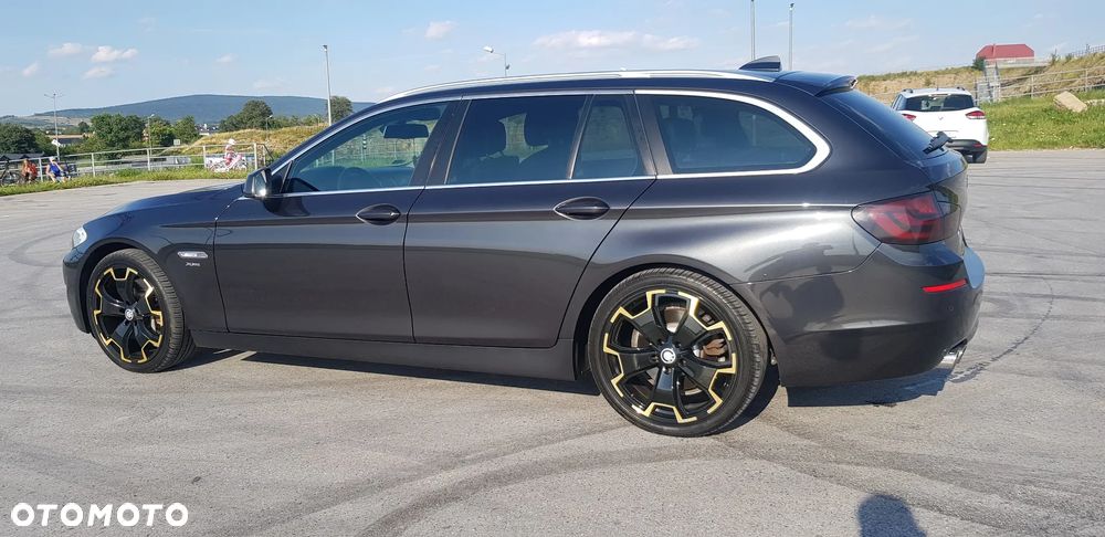 BMW Seria 5 525d xDrive - 9