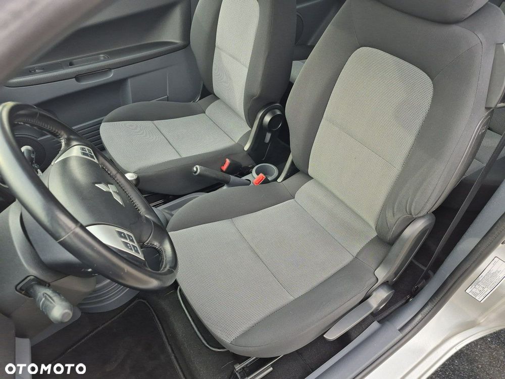 Mitsubishi Colt 1.3 Polar - 11