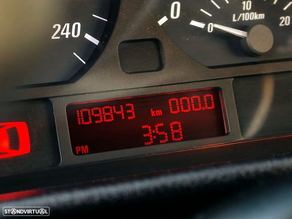 BMW 318 i M Sport Edition - 16