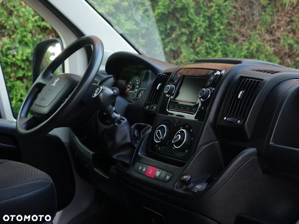 Peugeot Boxer 3-osobowy L2H2 średniak MAŁY PRZEBIEG - 10