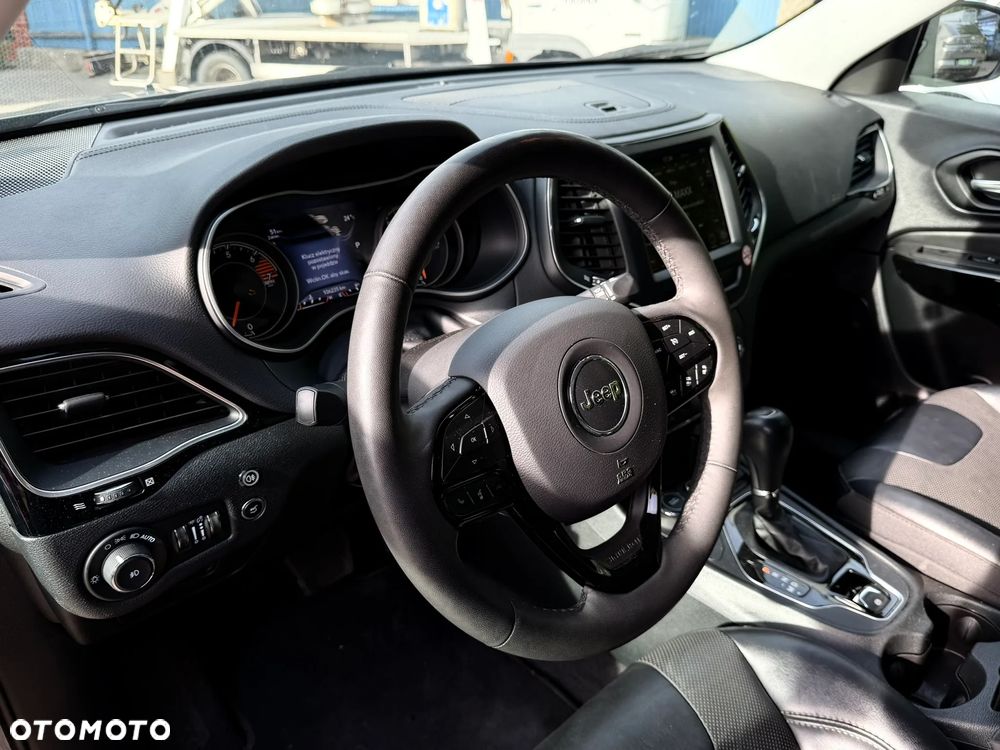 Jeep Cherokee - 17