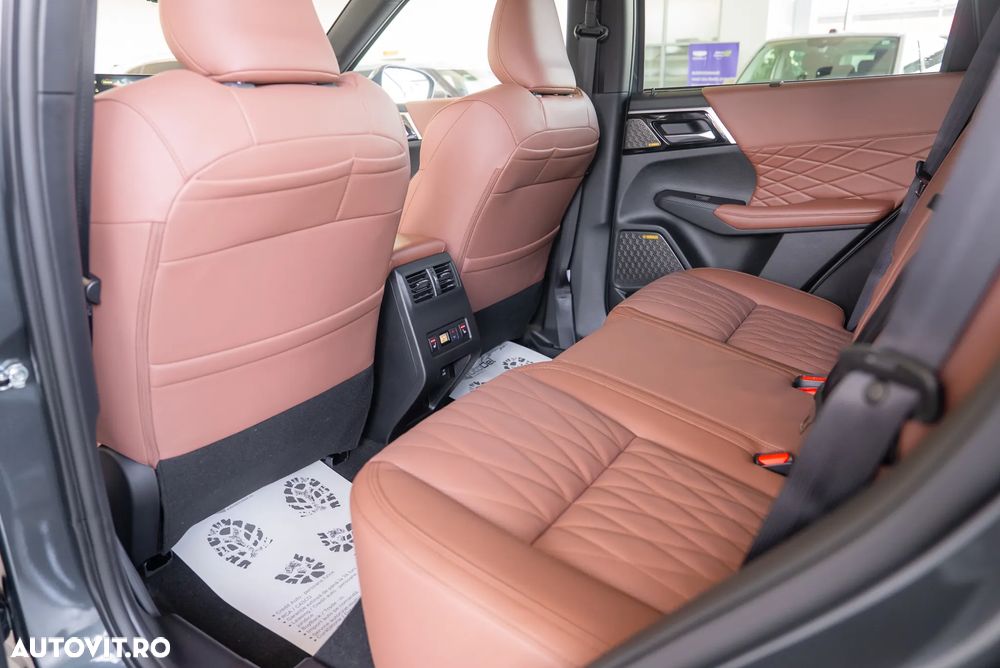 Mitsubishi Outlander 2.4 L 4X4 PHEV Instyle Ultimate - 32