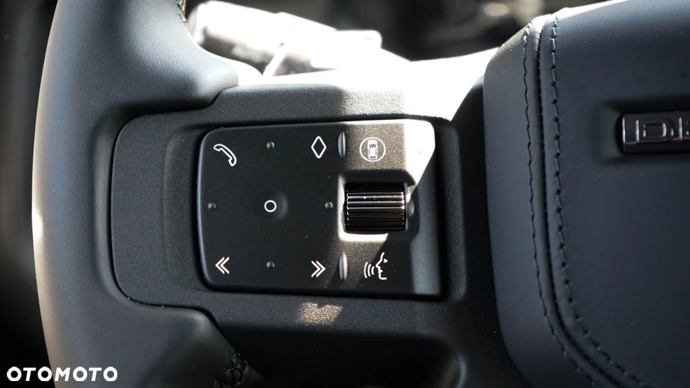 Land Rover Defender - 18