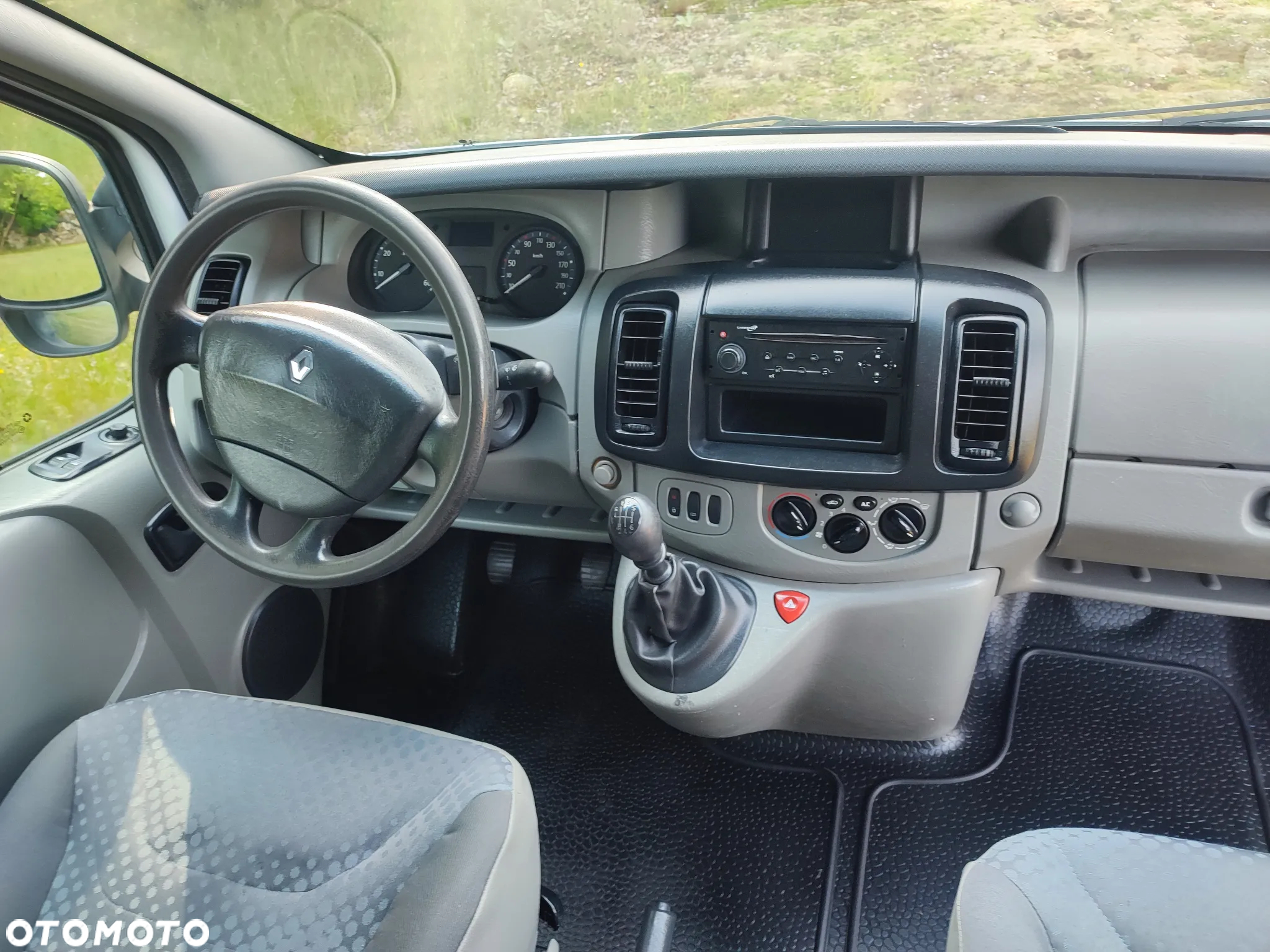Renault TRAFIC - 12