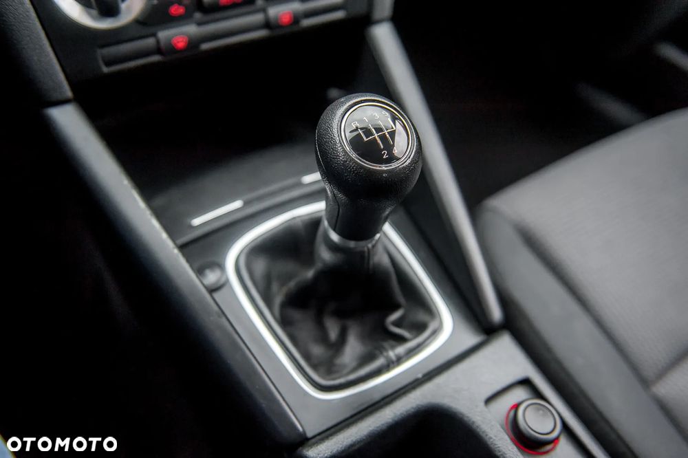 Audi A3 3-drzwiowe 1.6 Ambition - 19