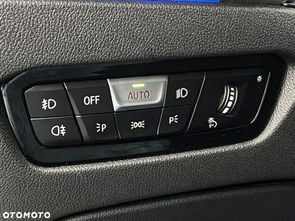 BMW Seria 3 320d Luxury Line - 23