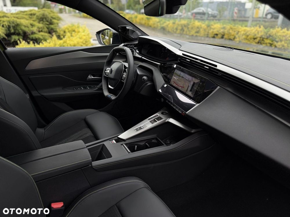 Peugeot 408 - 26