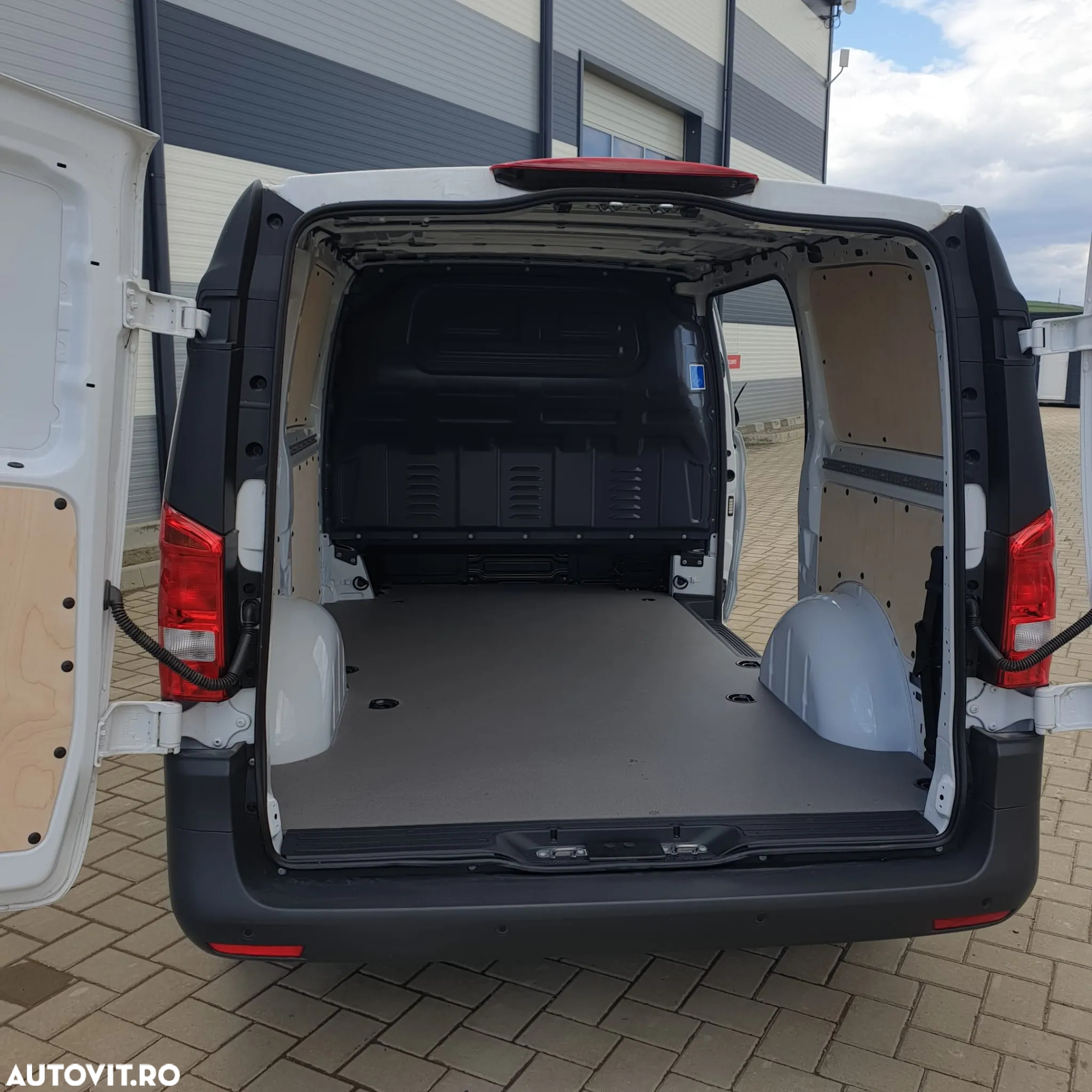 Mercedes-Benz 112 eVito Full Electric - 12