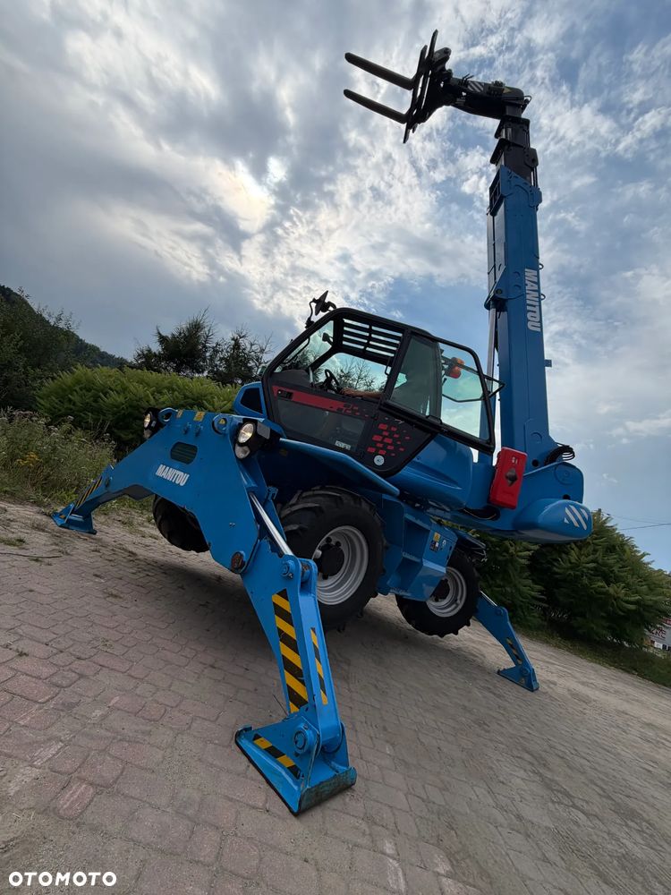 Manitou MRT 1840 Ładowarka Teleskopowa Obrotowa ROTO Dźwig Zwyżka 18 metrów wysuw. 4 tony Udźwig! Maszyna nie różni się od Nowej z Salonu! 2022rok, 1600 mtg.  Pilot zdalnego sterowania! Widły.  Aktualna DEKRA 2027 rok. skręt 4 koła KRAB. Auto-poziomowanie! małe gabaryty maszyny. Mała waga a potężny zasięg i udzwig! Pełna Dokumentacja do maszyny z serwisów CE itd! Maszyna po wszystkich Możliwych serwisach do 2027 roku. Wielka okazja. Ładowarka sprowadzona z Norwegii. Pracowała sporadycznie i lekko w urzędzie miejskim! Zerowe zużycie! - 25