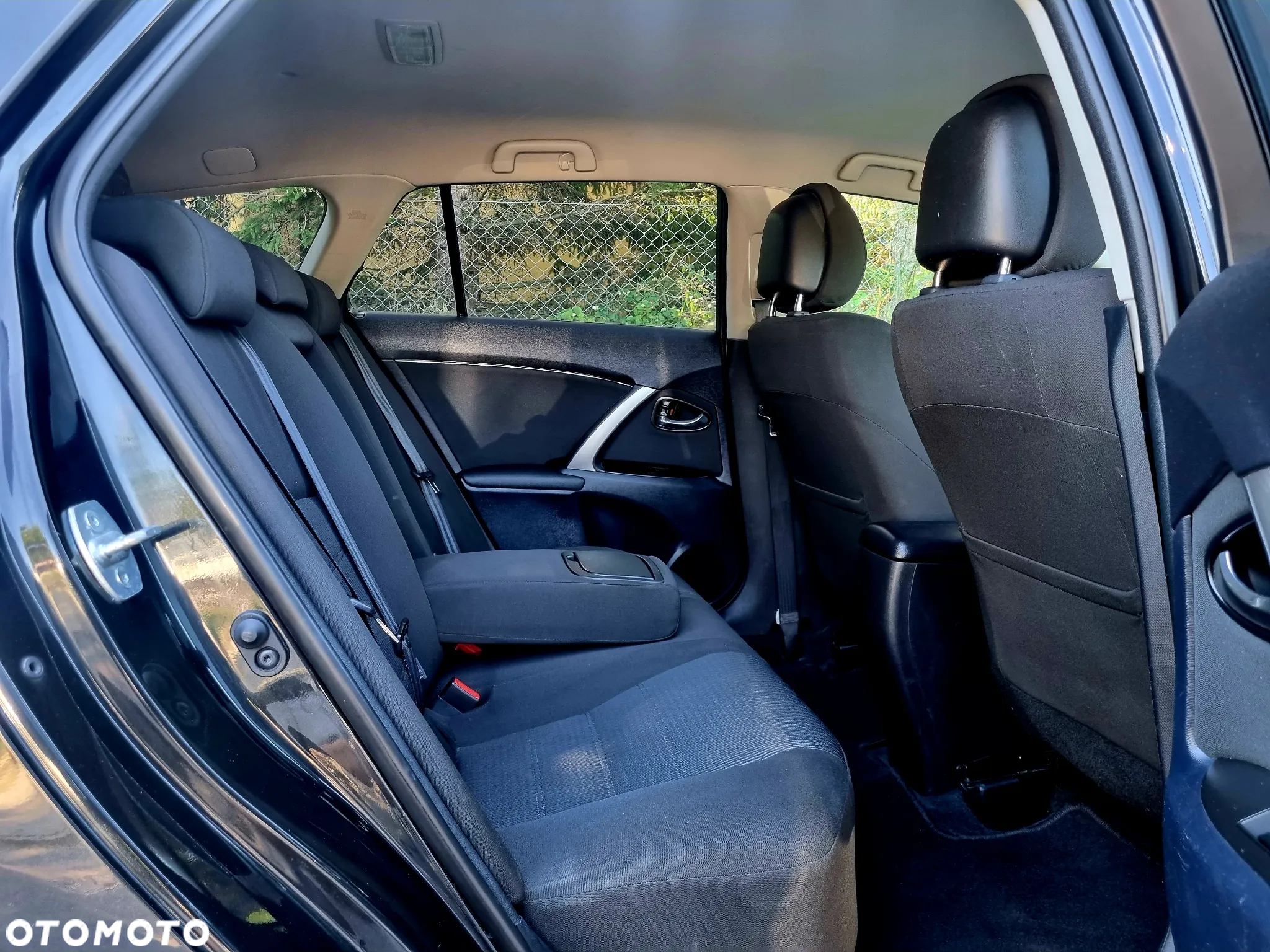 Toyota Avensis 1.8 Sol NAVI - 11