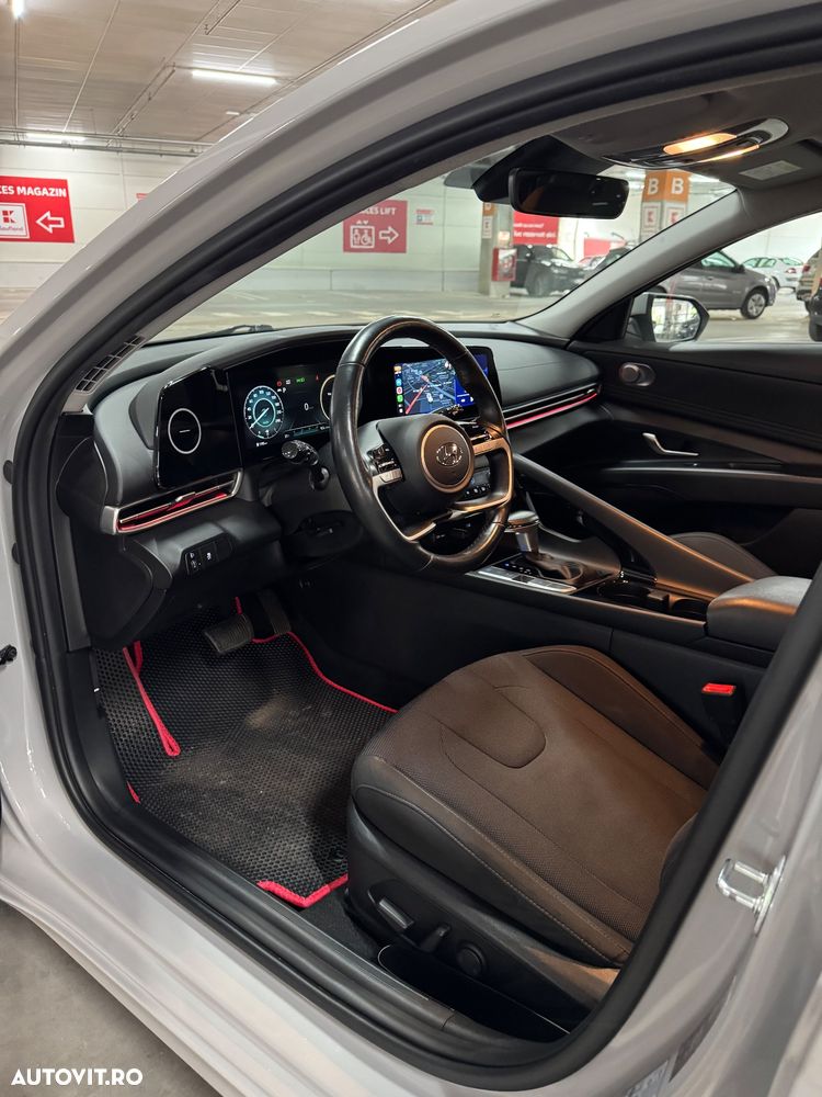 Hyundai Elantra 1.6 l 123 CP CVT Exclusive Navi - 16