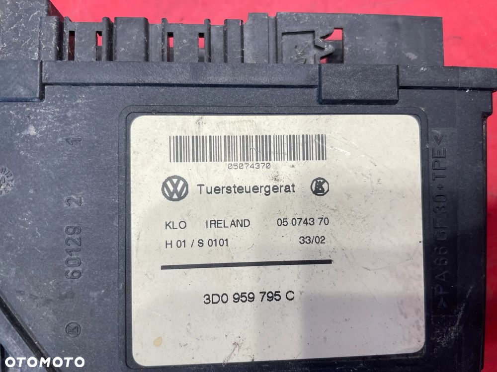 SILNICZEK SZYBY LEWY TYL VW TOUAREG 3D0959795C - 2