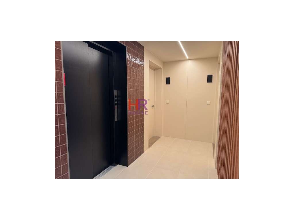 Vende-se T2 com suite, quarto e wc de apoio com aparcamento privati... - Grande imagem: 5/12